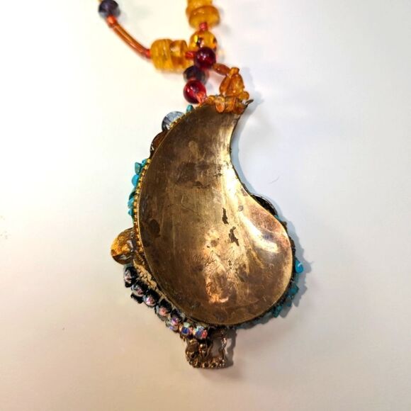 Wendy Gell necklace, Paisley with Swarovski jewels and vintage brooch, beaded . - Picture 2 of 4